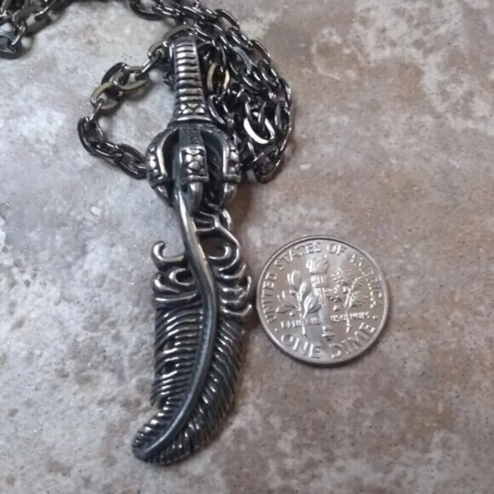 Eagles Claw Talons + Feather - 24